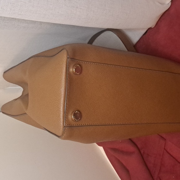 Michael Kors Tan Leather and Gold Chains Shoulder Bag Like New, Excellent - Picture 8 of 14